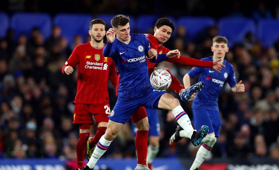 为什么内野手在完成双杀后会习惯性后退以防止跑垒员碰撞伤